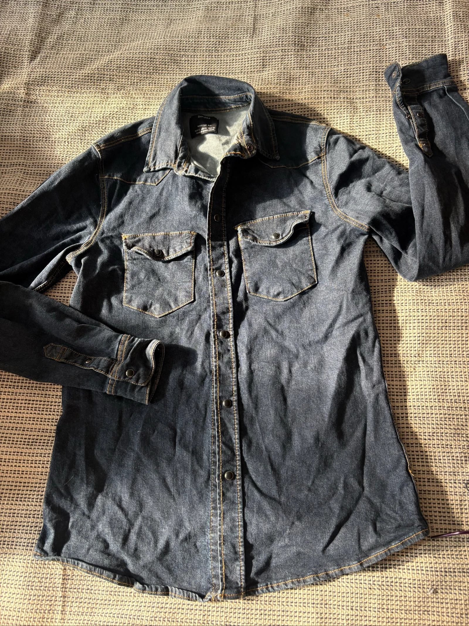 Camisa vaquera Bershka Muscle Fit S denim chemise spijkerhemd denim shirt jeans